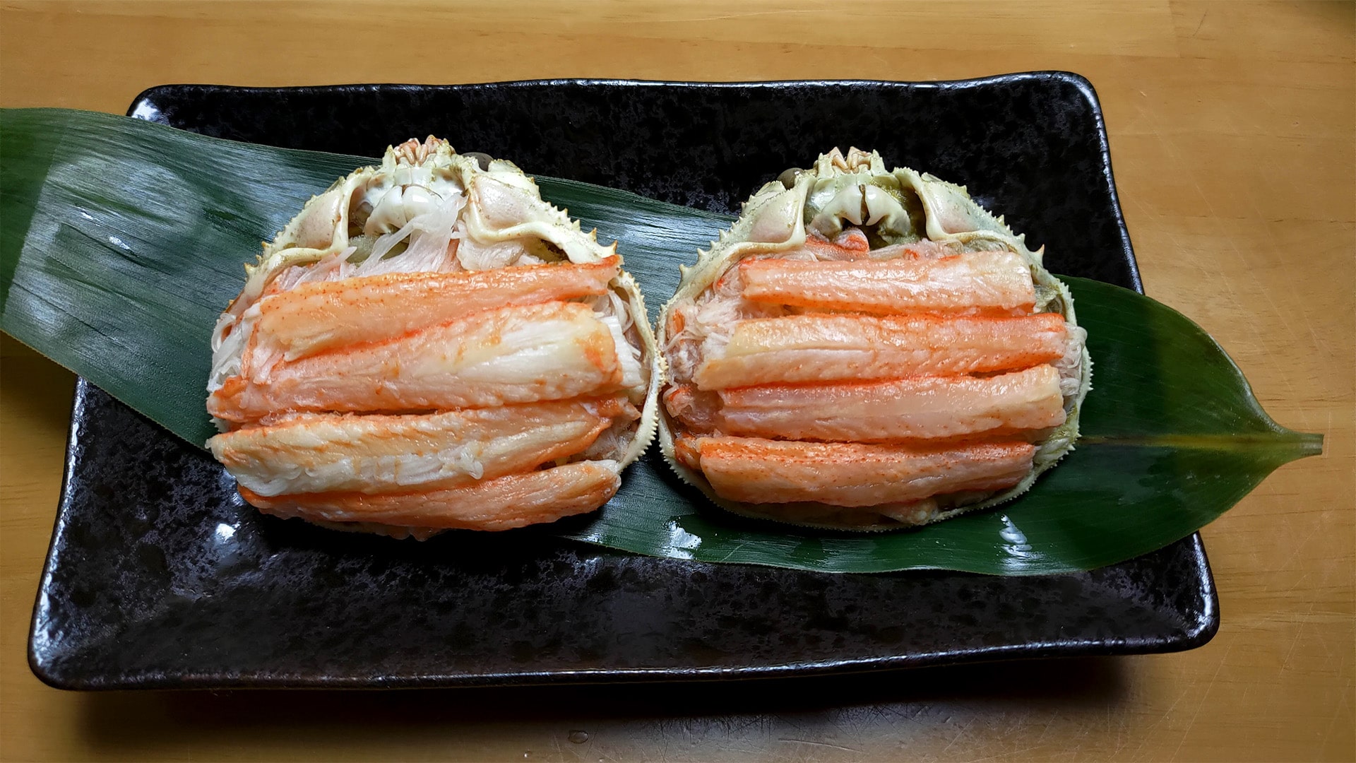 噴火湾産本ズワイガニ甲羅盛2個並べ