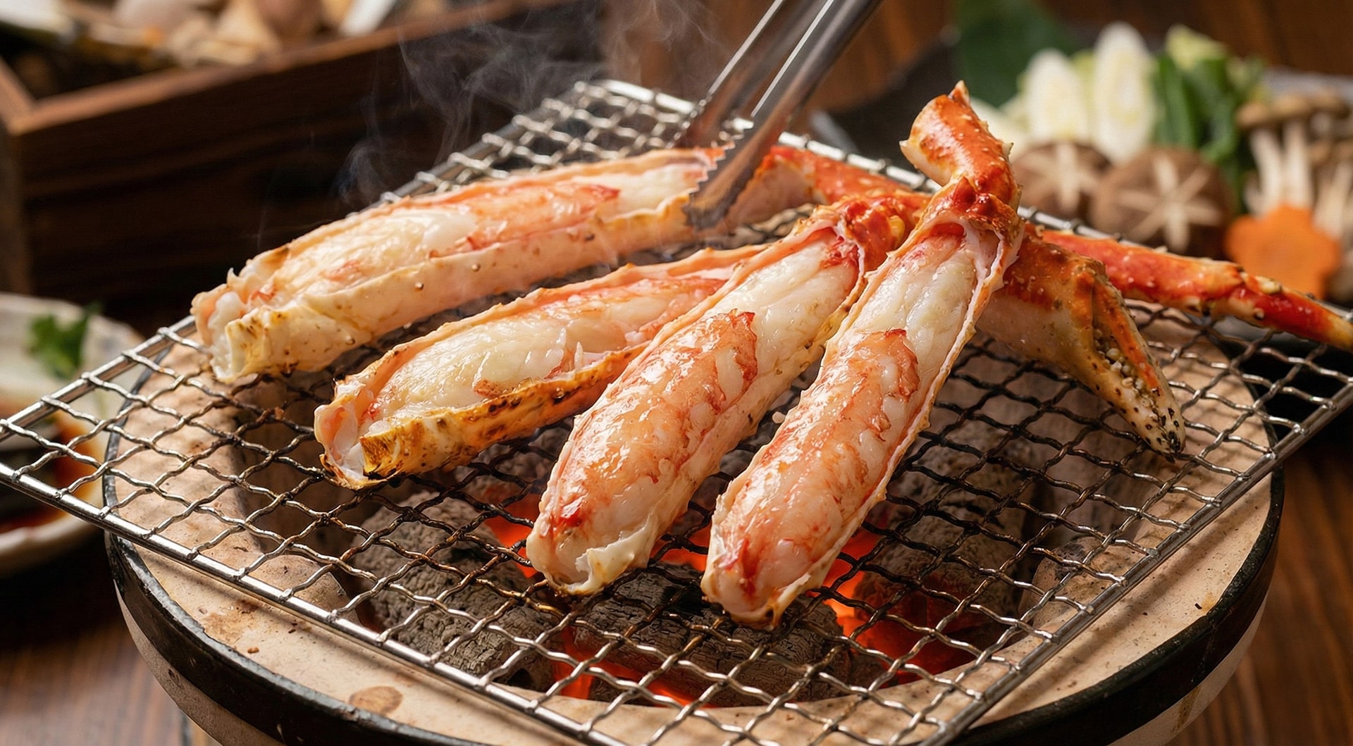 焼きガニの調理風景。殻の表面が香ばしく焼けている